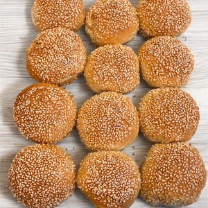 Mini brioche com gergelim